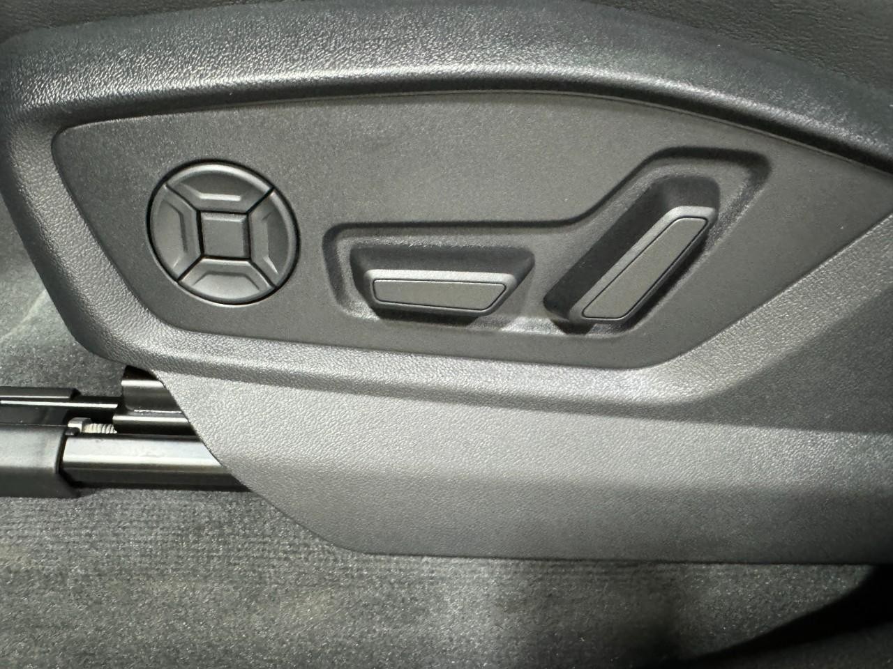 Audi Q8 Vehicle Full-screen Gallery Image 30