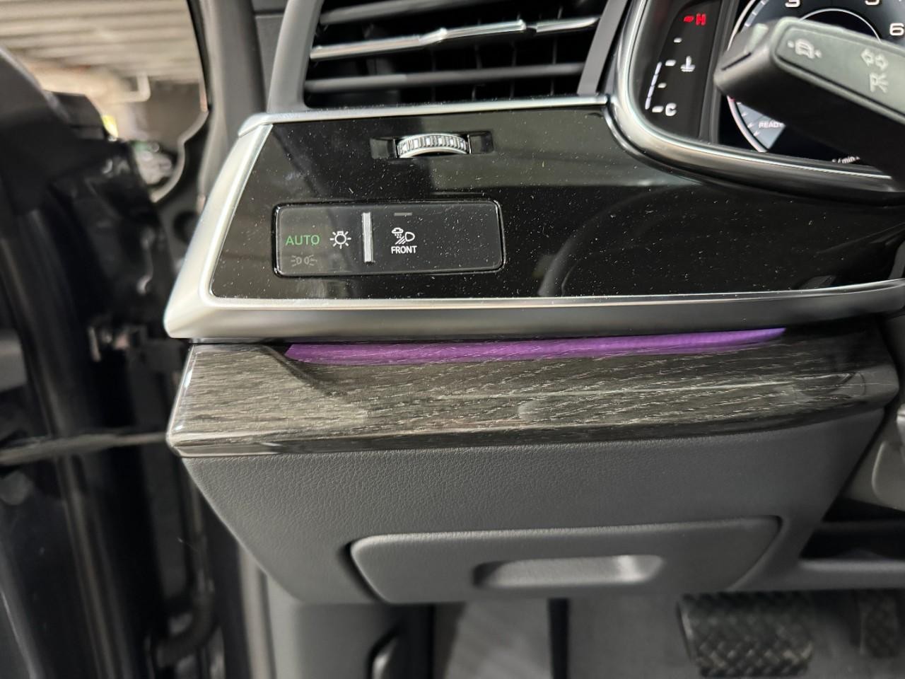 Audi Q8 Vehicle Full-screen Gallery Image 31