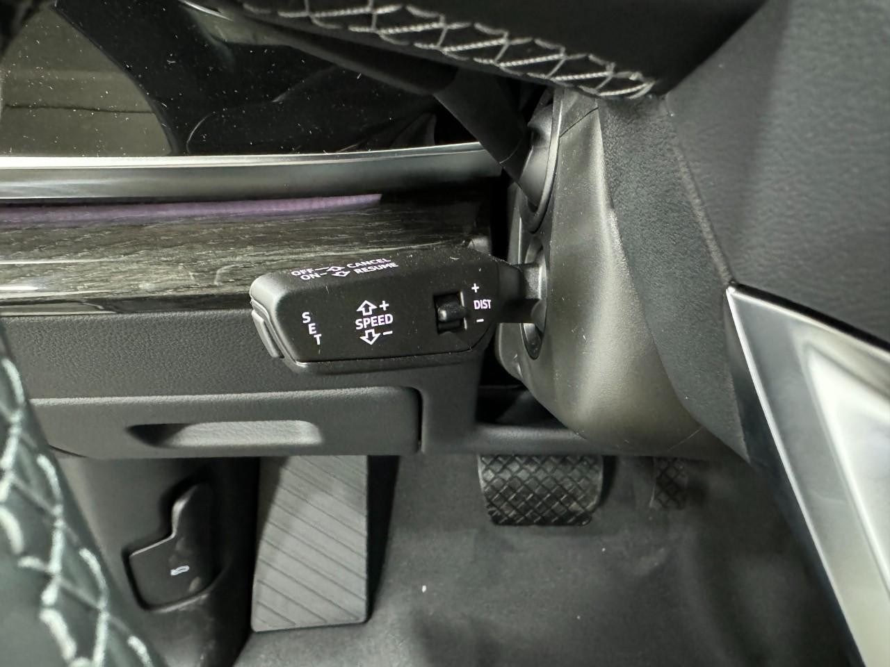 Audi Q8 Vehicle Full-screen Gallery Image 32