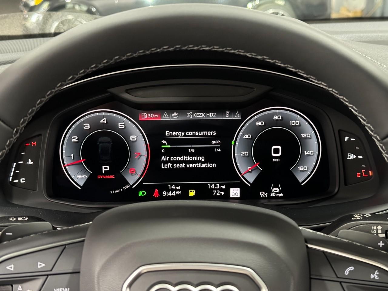 Audi Q8 Vehicle Full-screen Gallery Image 35