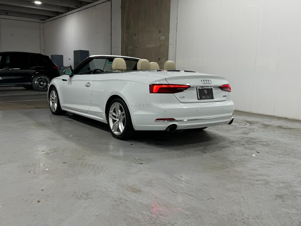 Audi A5 Cabriolet Vehicle Full-screen Gallery Image 3