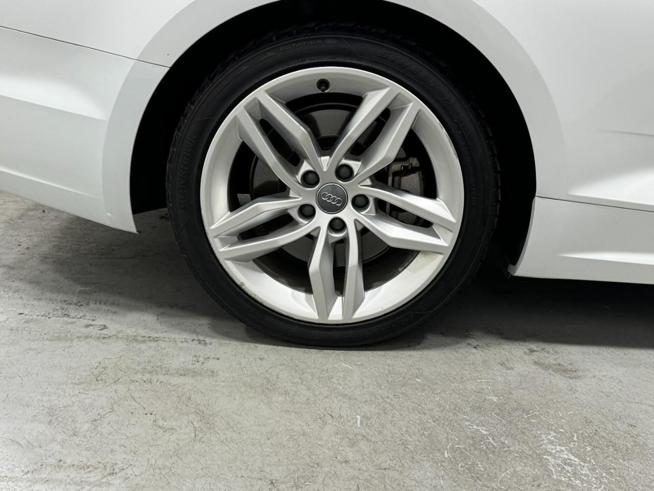 Audi A5 Cabriolet Vehicle Full-screen Gallery Image 5