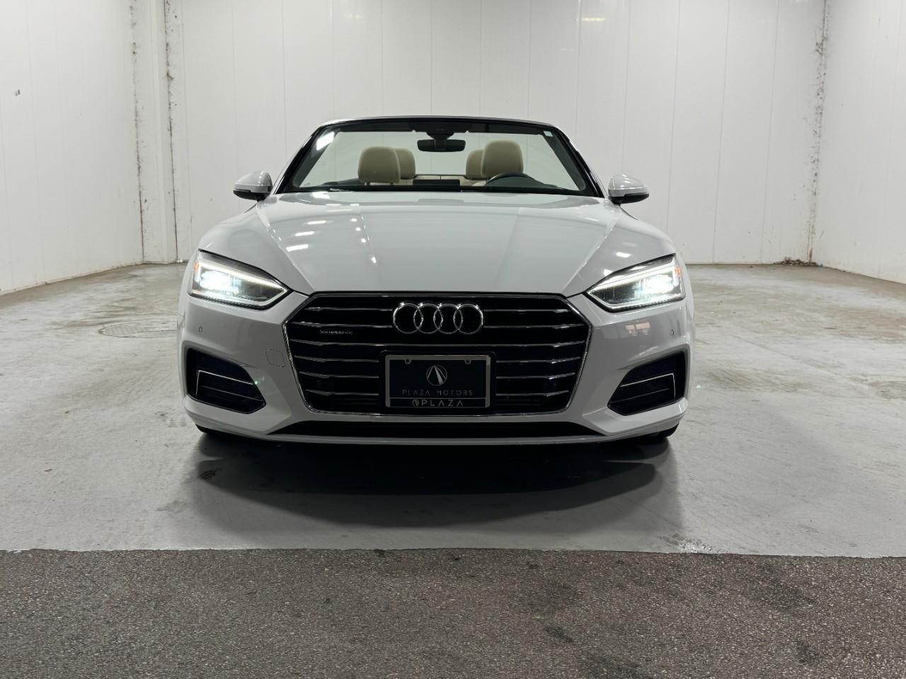 Audi A5 Cabriolet Vehicle Full-screen Gallery Image 7