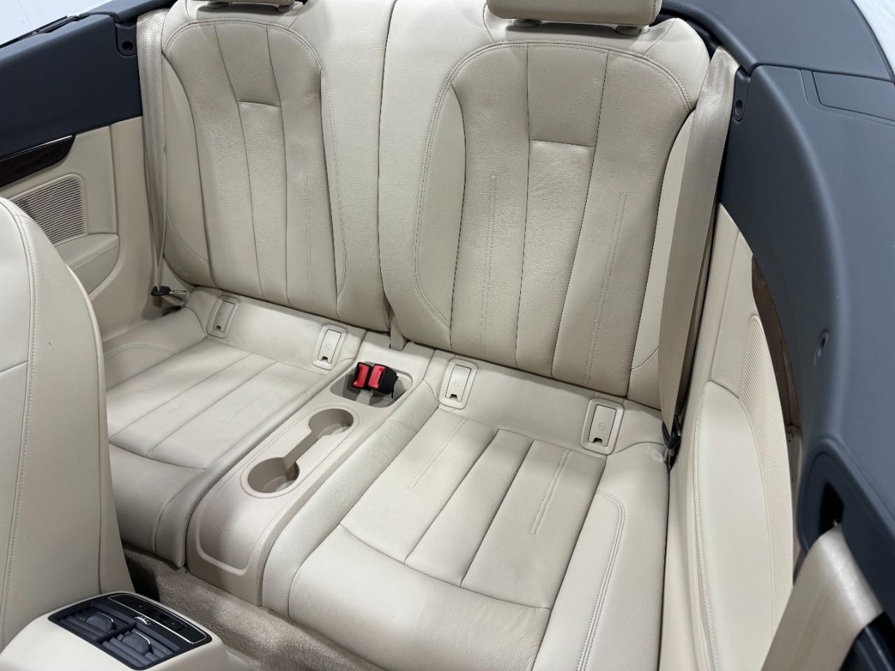 Audi A5 Cabriolet Vehicle Full-screen Gallery Image 8