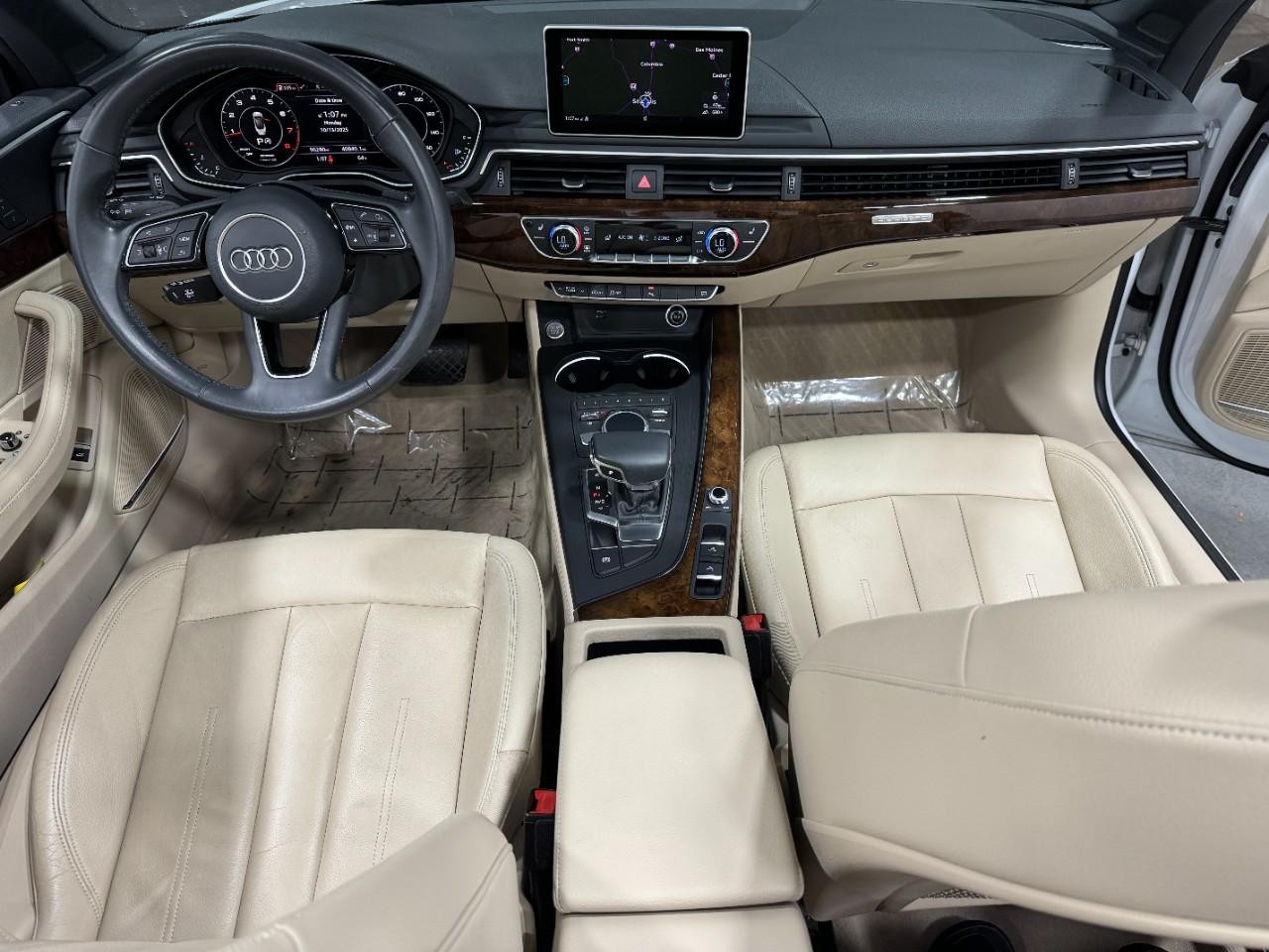 Audi A5 Cabriolet Vehicle Full-screen Gallery Image 12