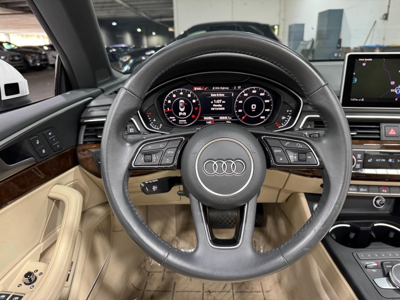 Audi A5 Cabriolet Vehicle Full-screen Gallery Image 13