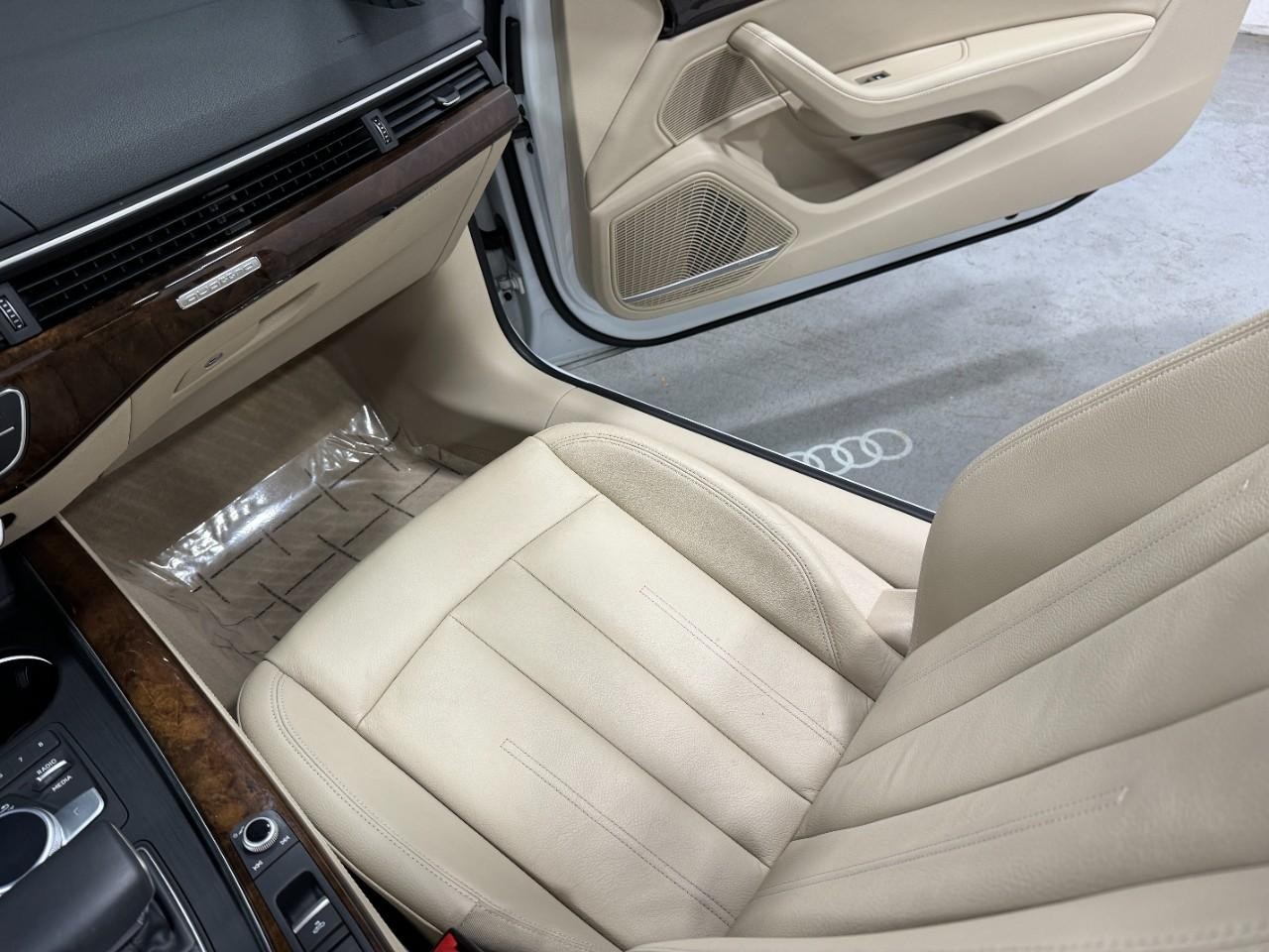 Audi A5 Cabriolet Vehicle Full-screen Gallery Image 17