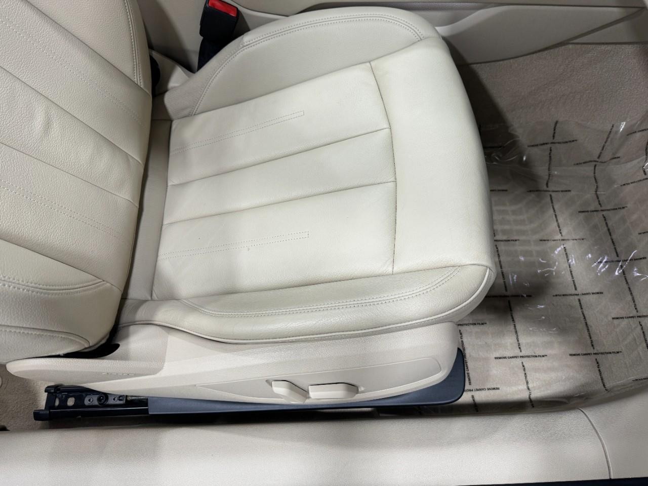 Audi A5 Cabriolet Vehicle Full-screen Gallery Image 19