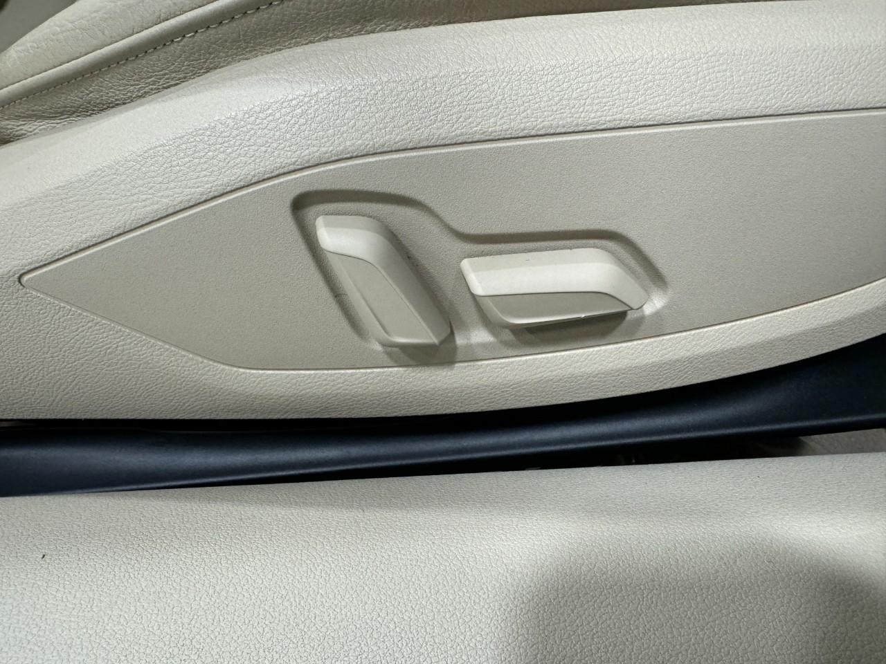 Audi A5 Cabriolet Vehicle Full-screen Gallery Image 20