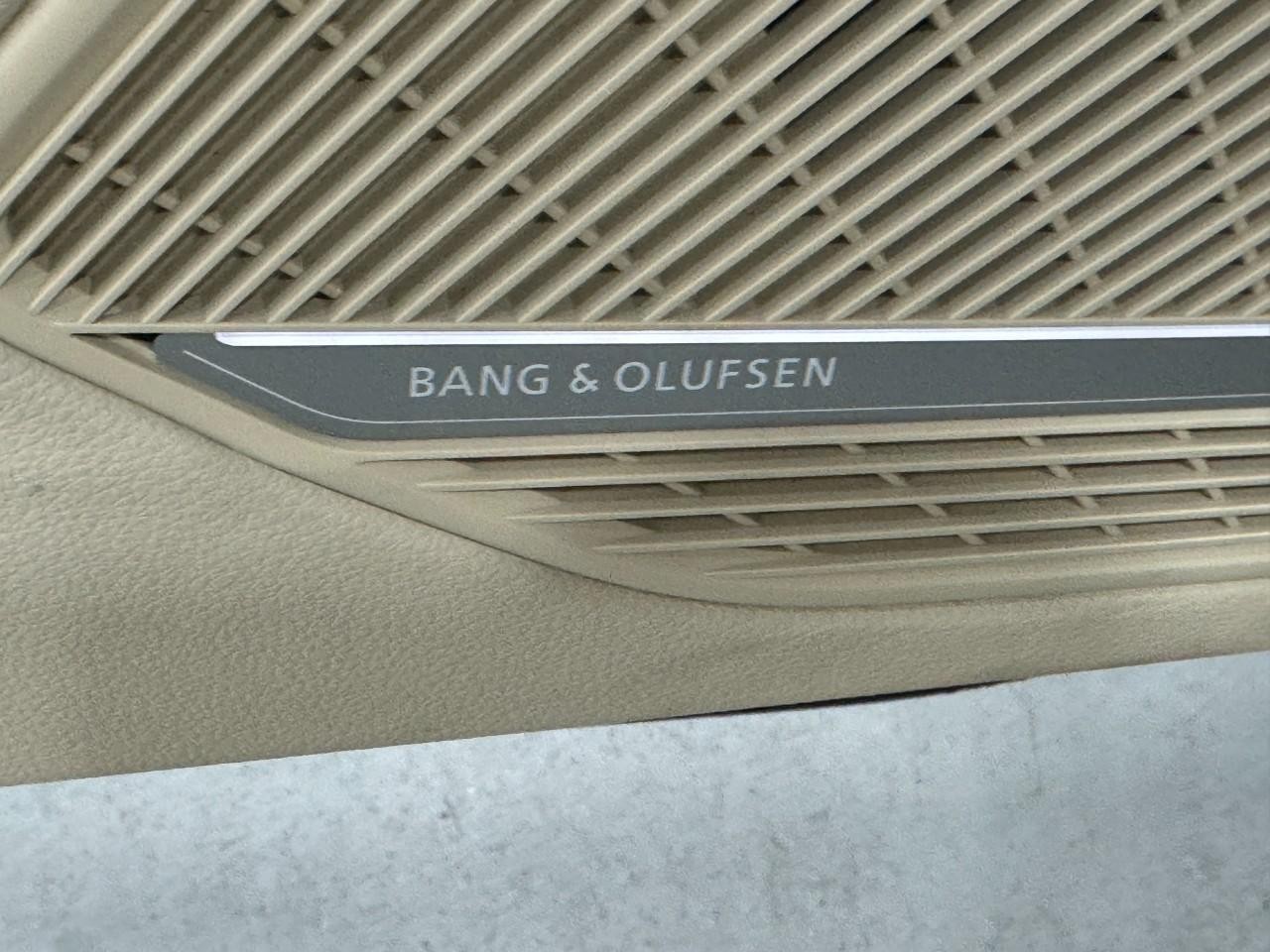 Audi A5 Cabriolet Vehicle Full-screen Gallery Image 26