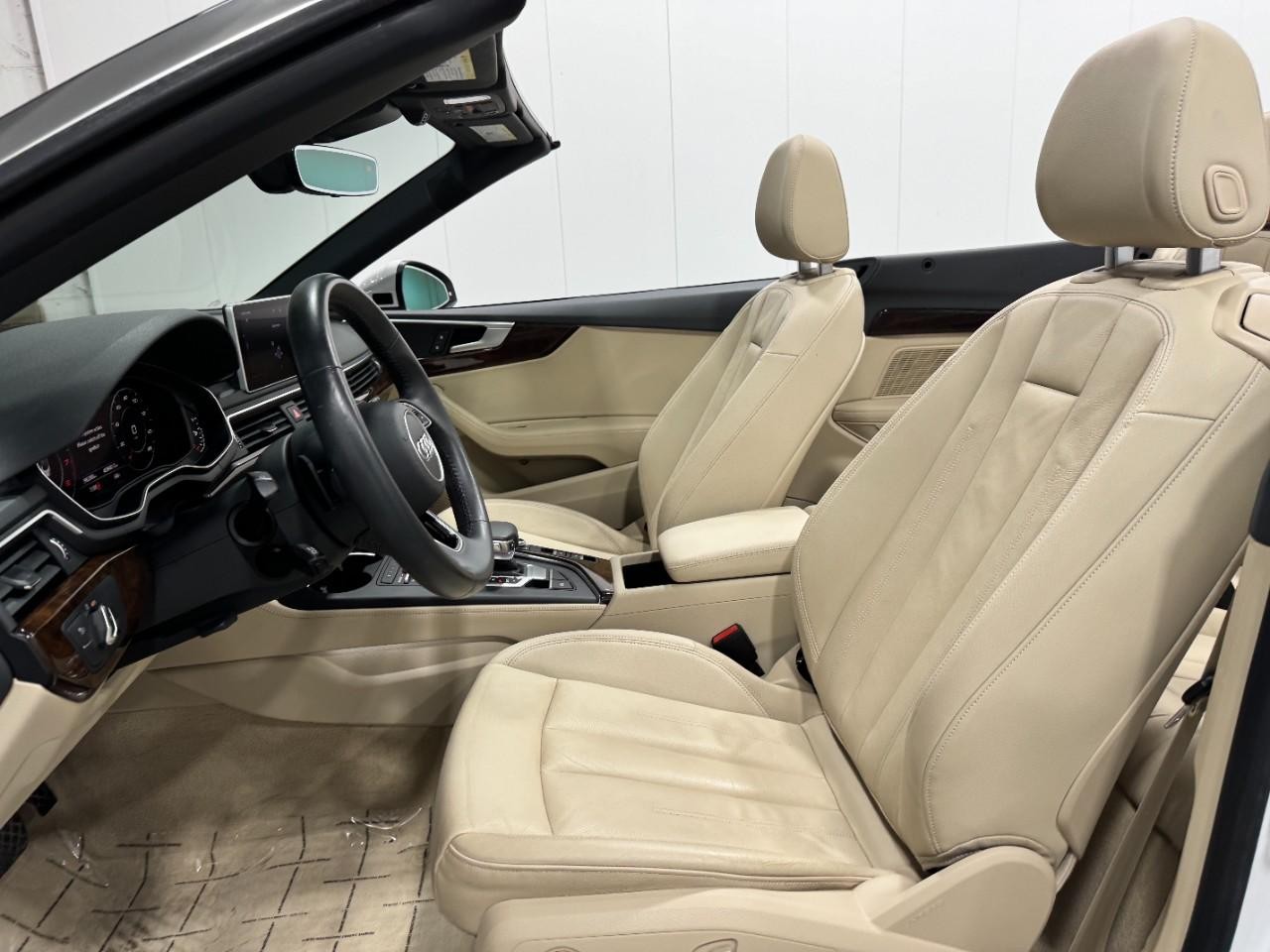 Audi A5 Cabriolet Vehicle Full-screen Gallery Image 27