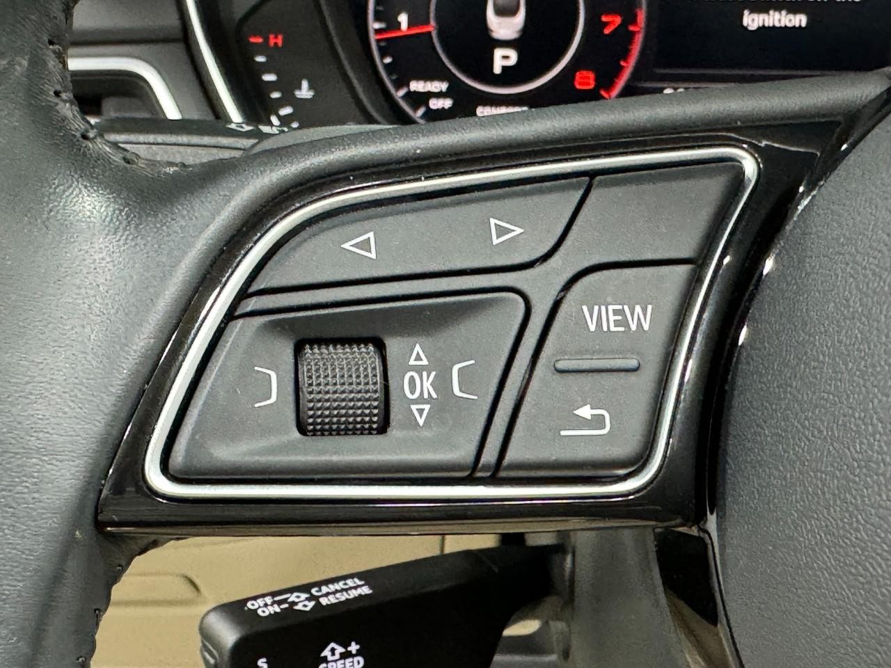 Audi A5 Cabriolet Vehicle Full-screen Gallery Image 32