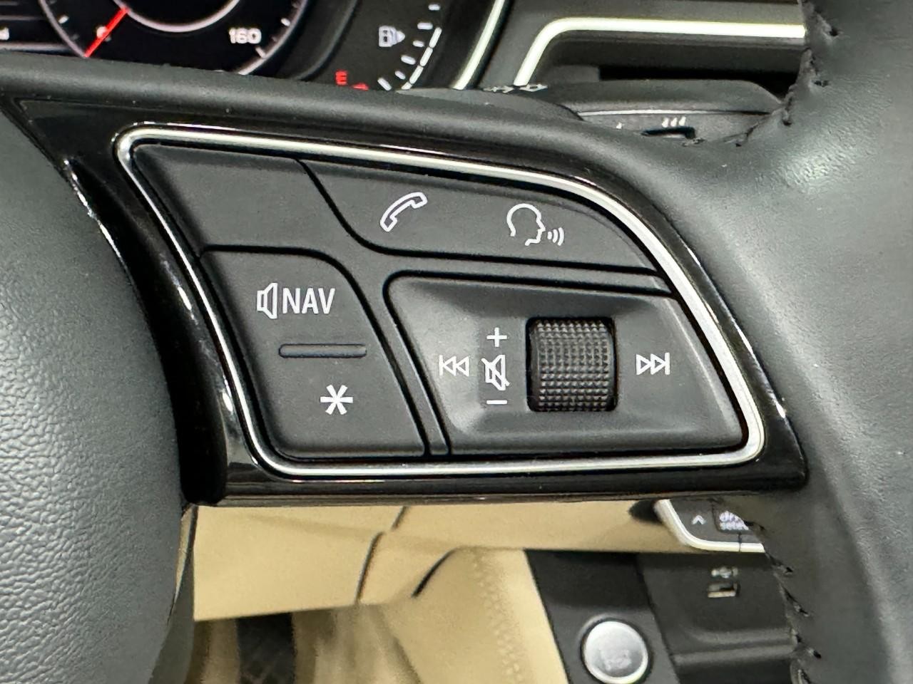 Audi A5 Cabriolet Vehicle Full-screen Gallery Image 33