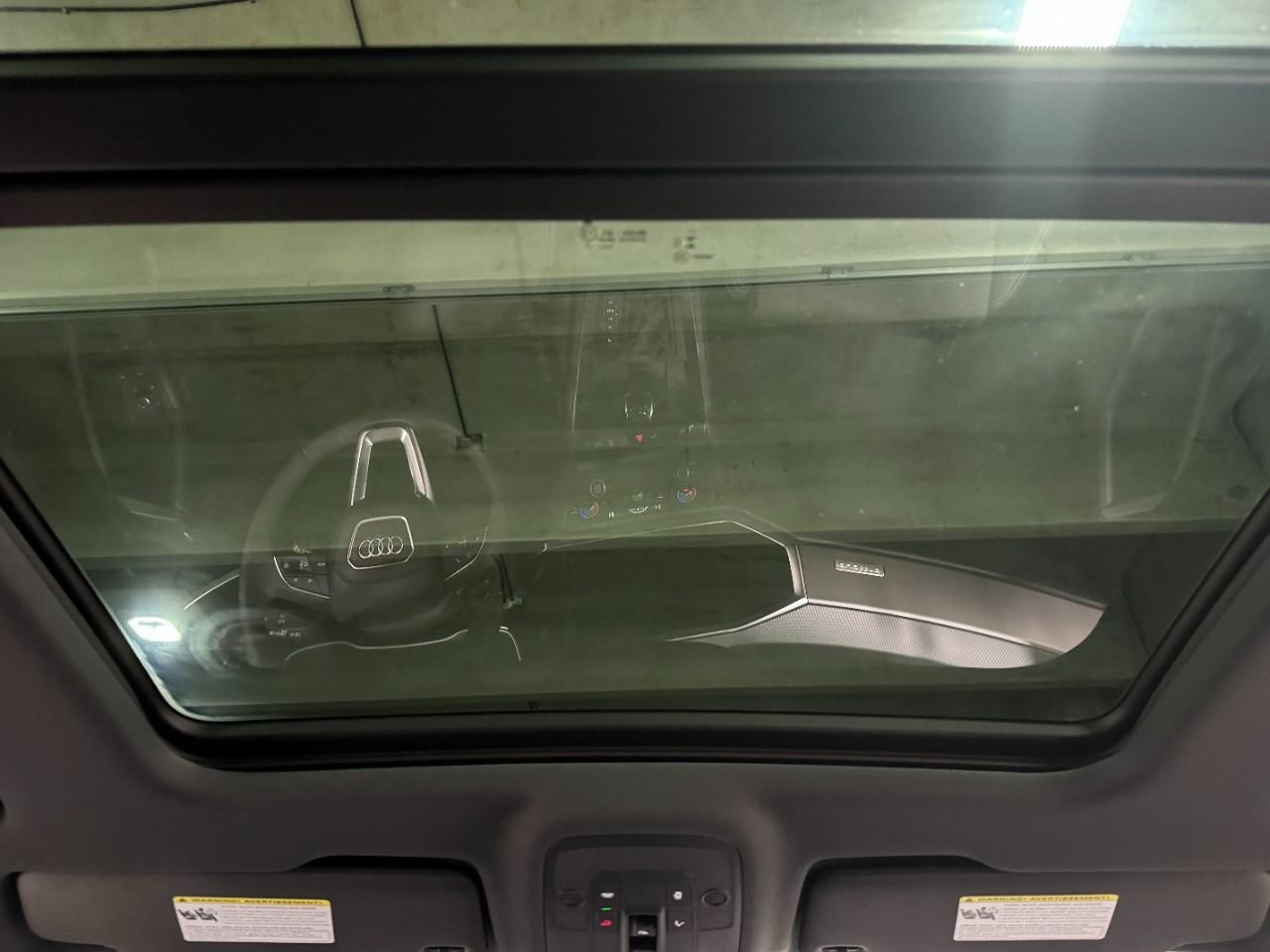 Audi Q3 Vehicle Full-screen Gallery Image 11