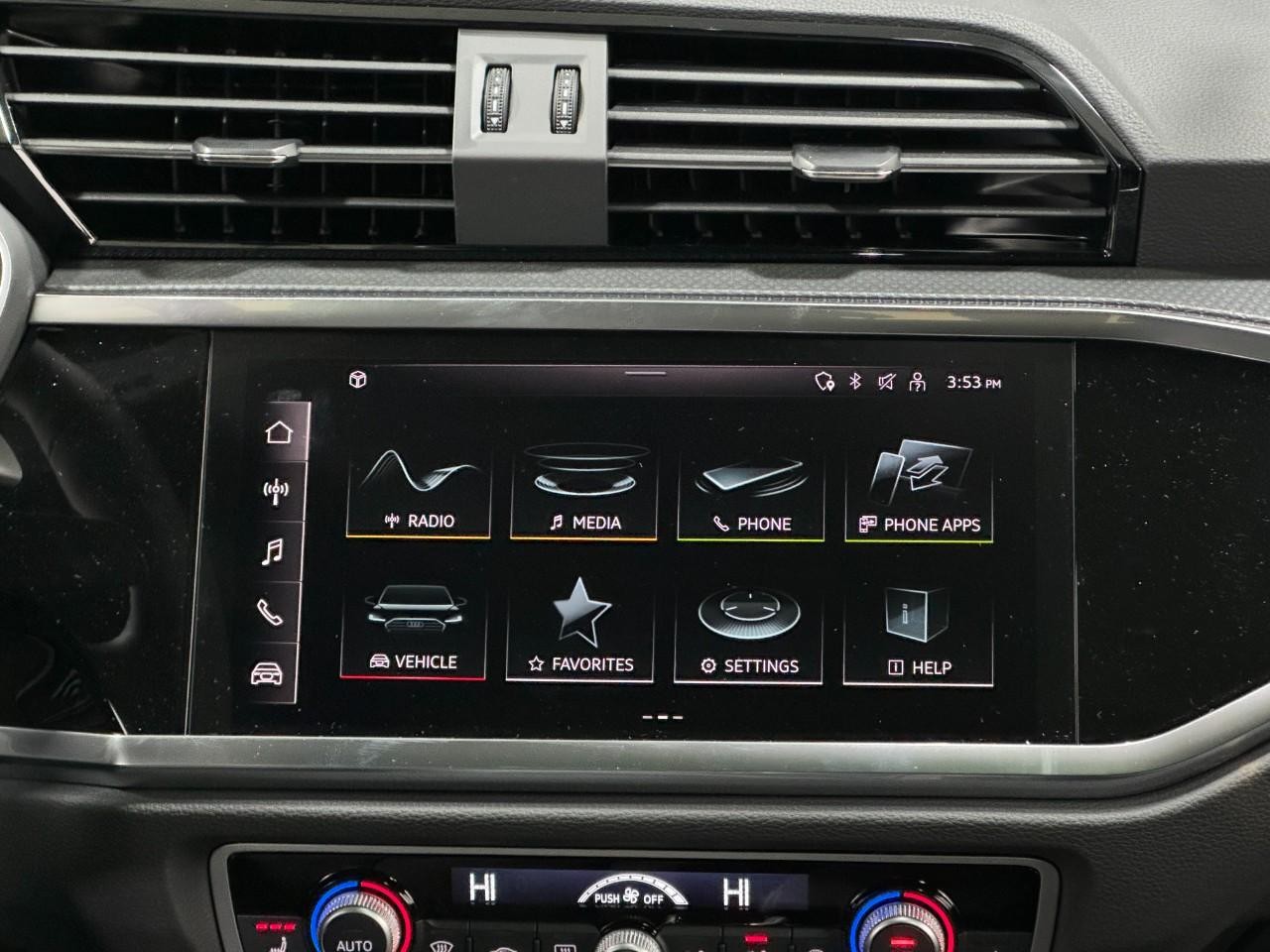 Audi Q3 Vehicle Full-screen Gallery Image 14