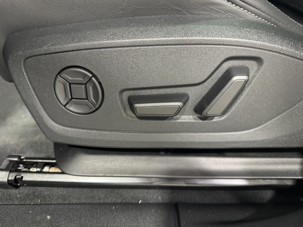 Audi Q3 Vehicle Full-screen Gallery Image 28