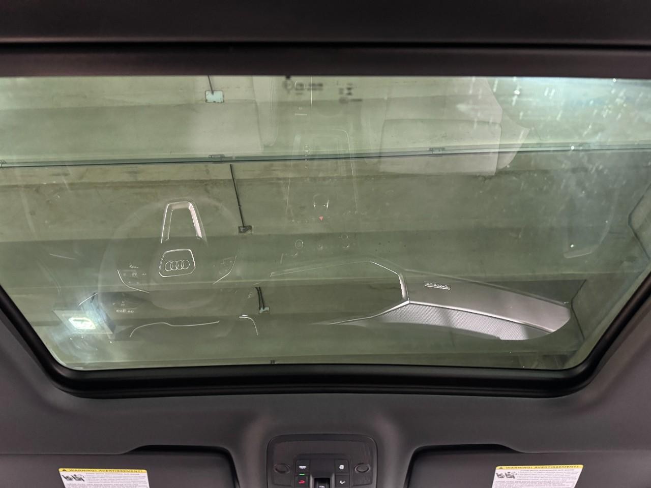 Audi Q3 Vehicle Full-screen Gallery Image 11