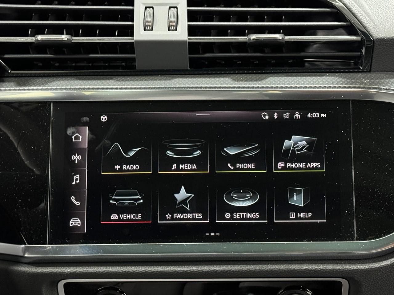 Audi Q3 Vehicle Full-screen Gallery Image 14