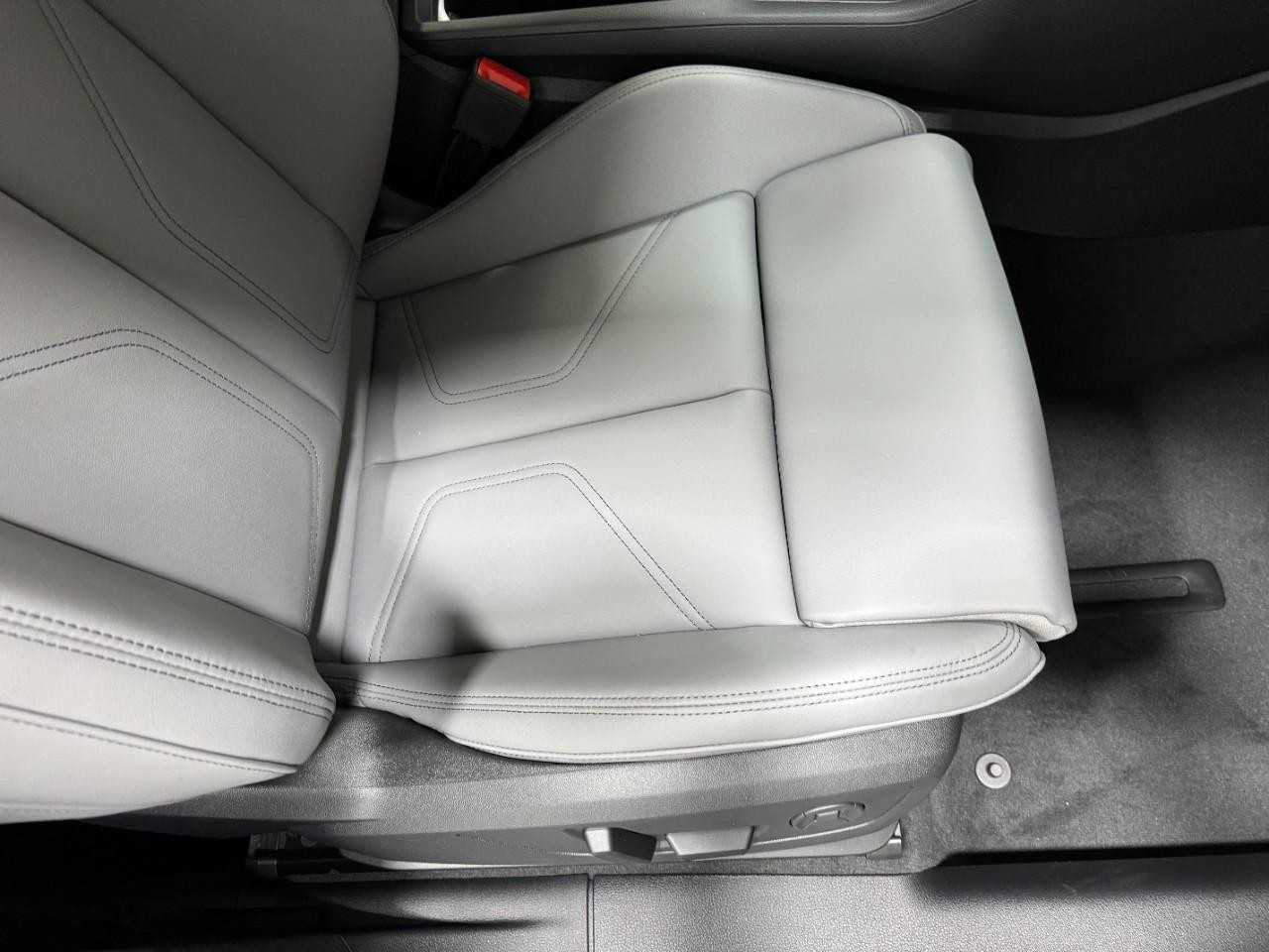 Audi Q3 Vehicle Full-screen Gallery Image 19