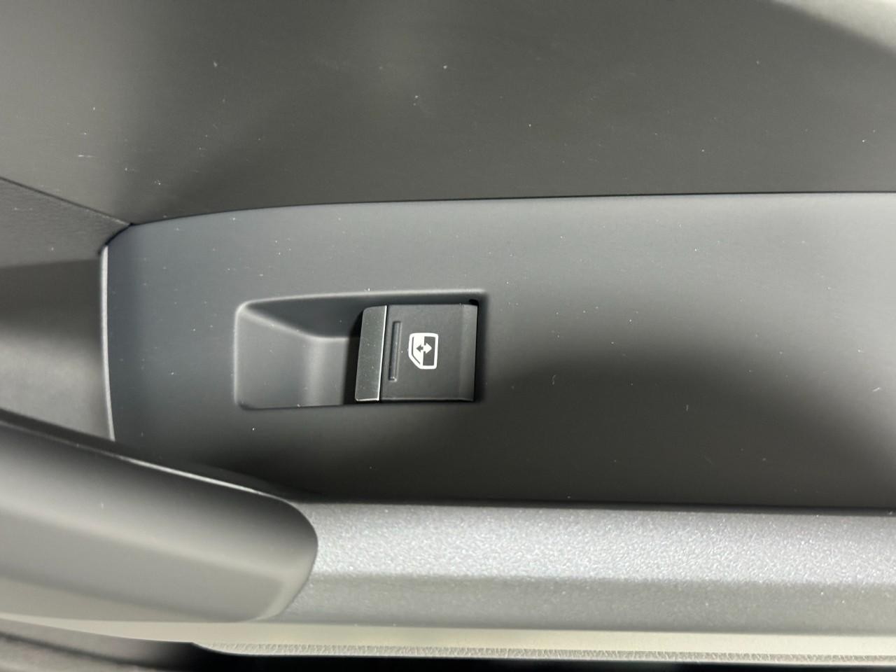 Audi Q3 Vehicle Full-screen Gallery Image 22