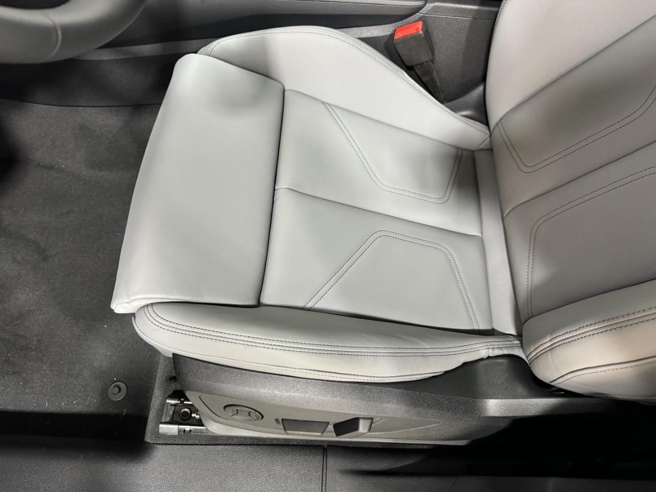 Audi Q3 Vehicle Full-screen Gallery Image 27