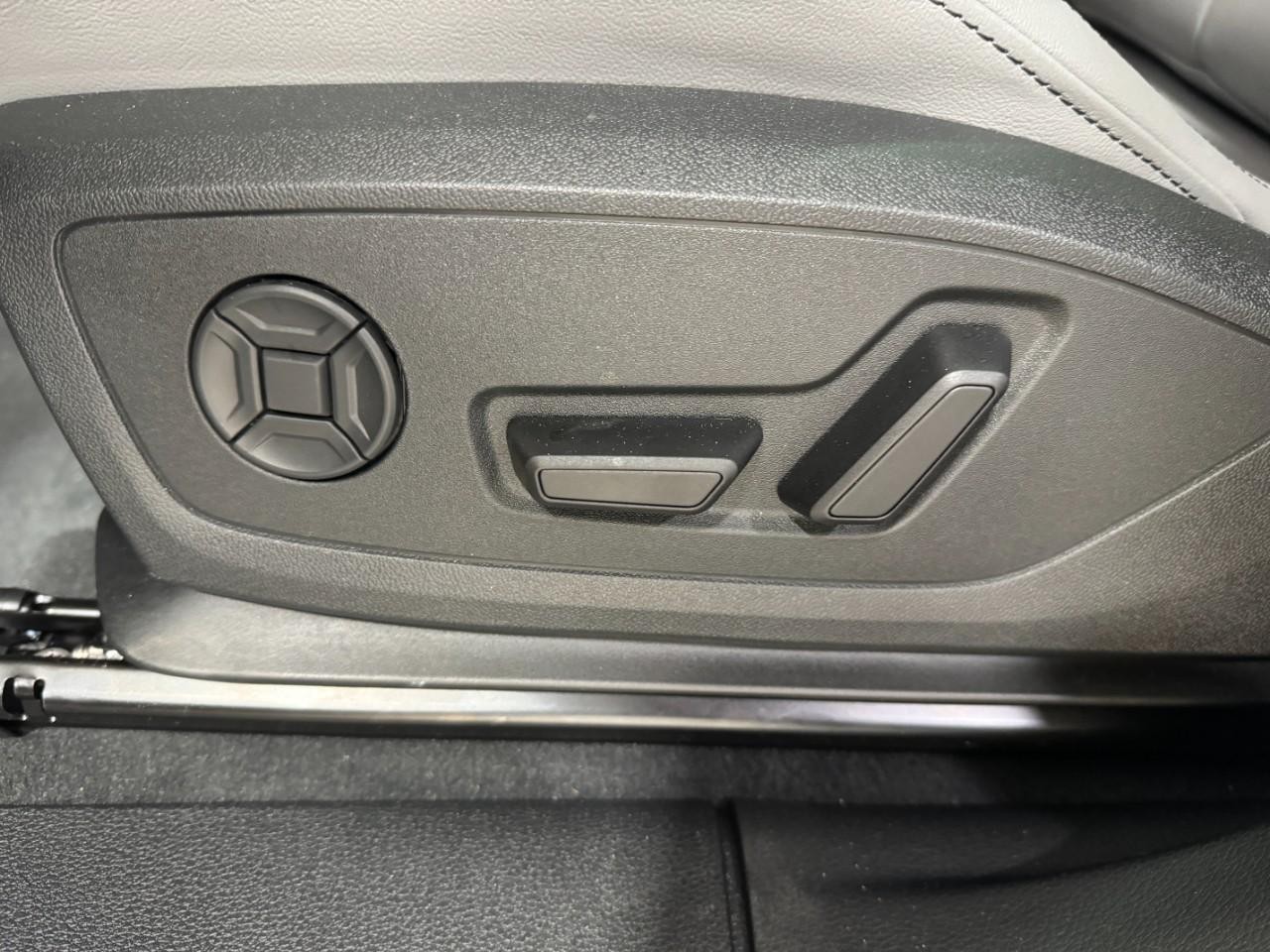 Audi Q3 Vehicle Full-screen Gallery Image 28