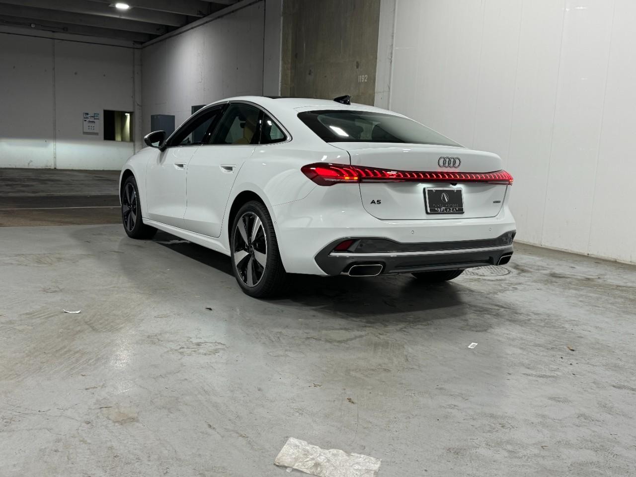 Audi A5 Vehicle Full-screen Gallery Image 3