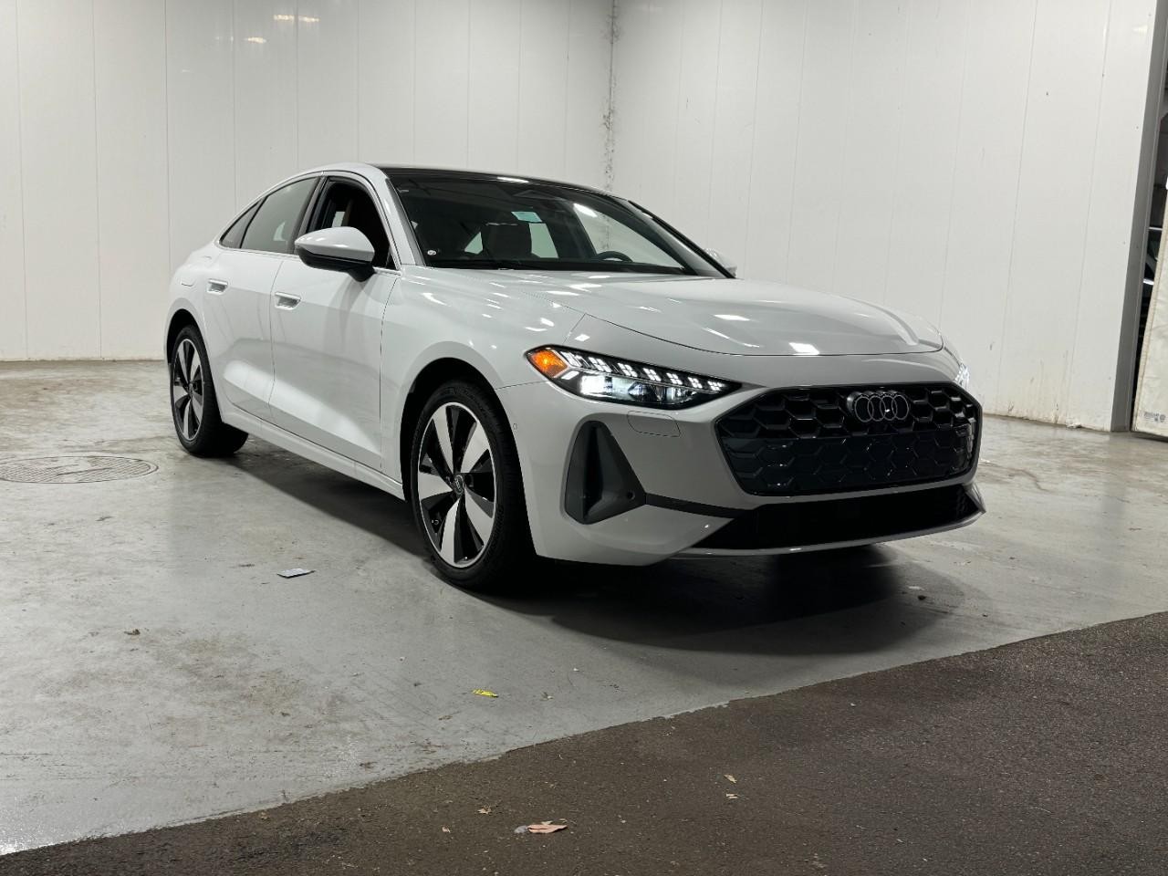 Audi A5 Vehicle Full-screen Gallery Image 6