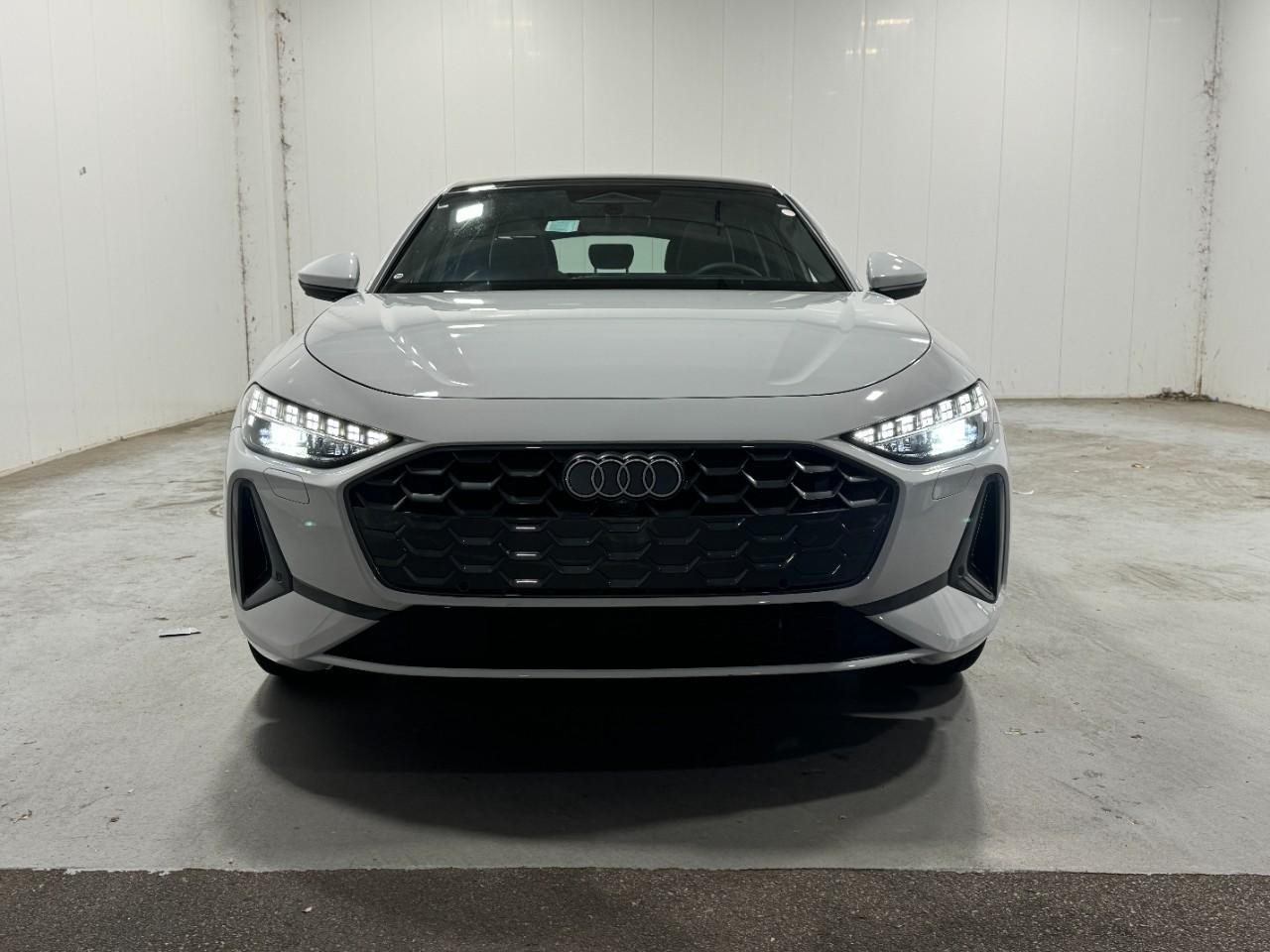 Audi A5 Vehicle Full-screen Gallery Image 7