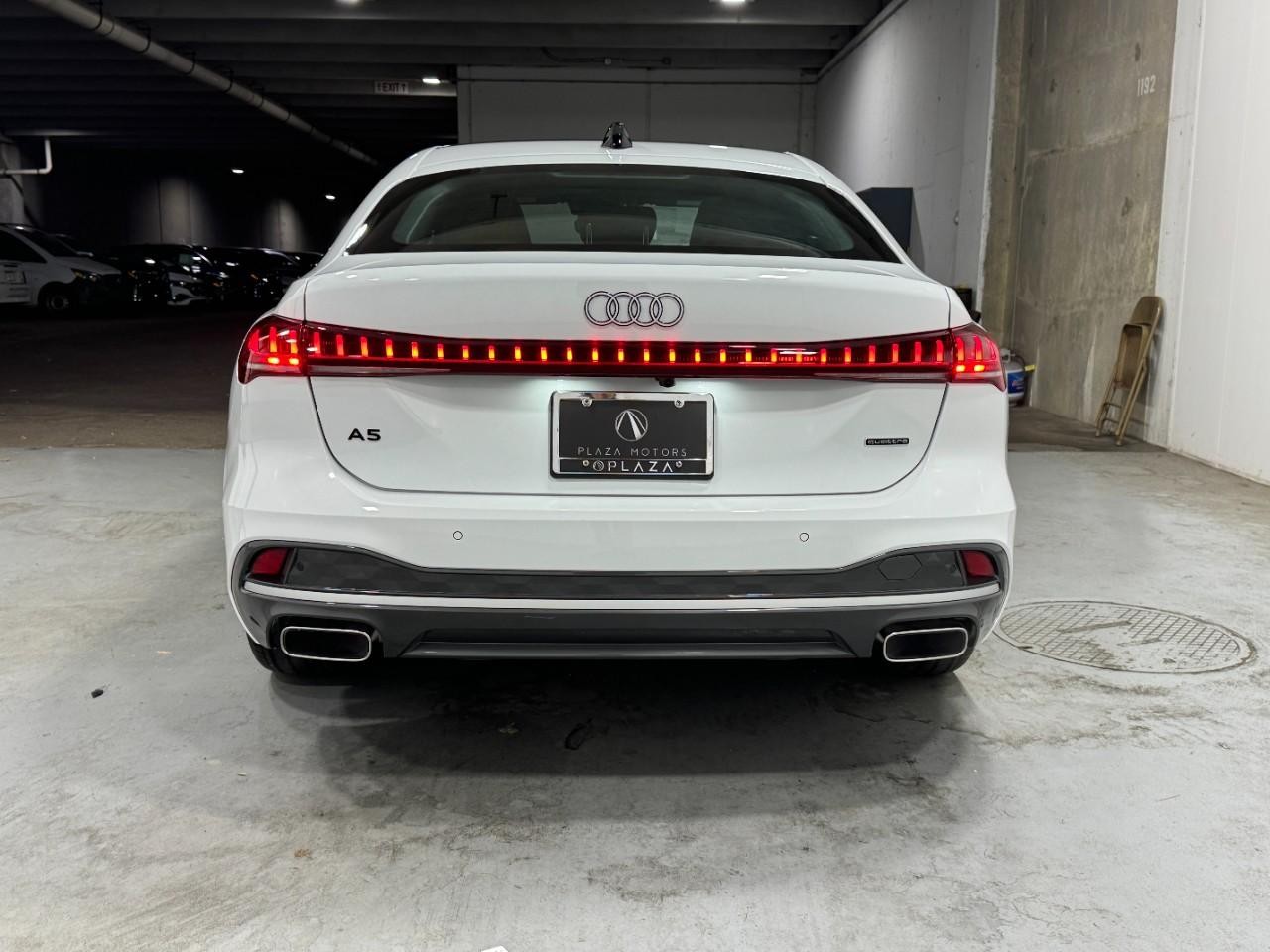 Audi A5 Vehicle Full-screen Gallery Image 9