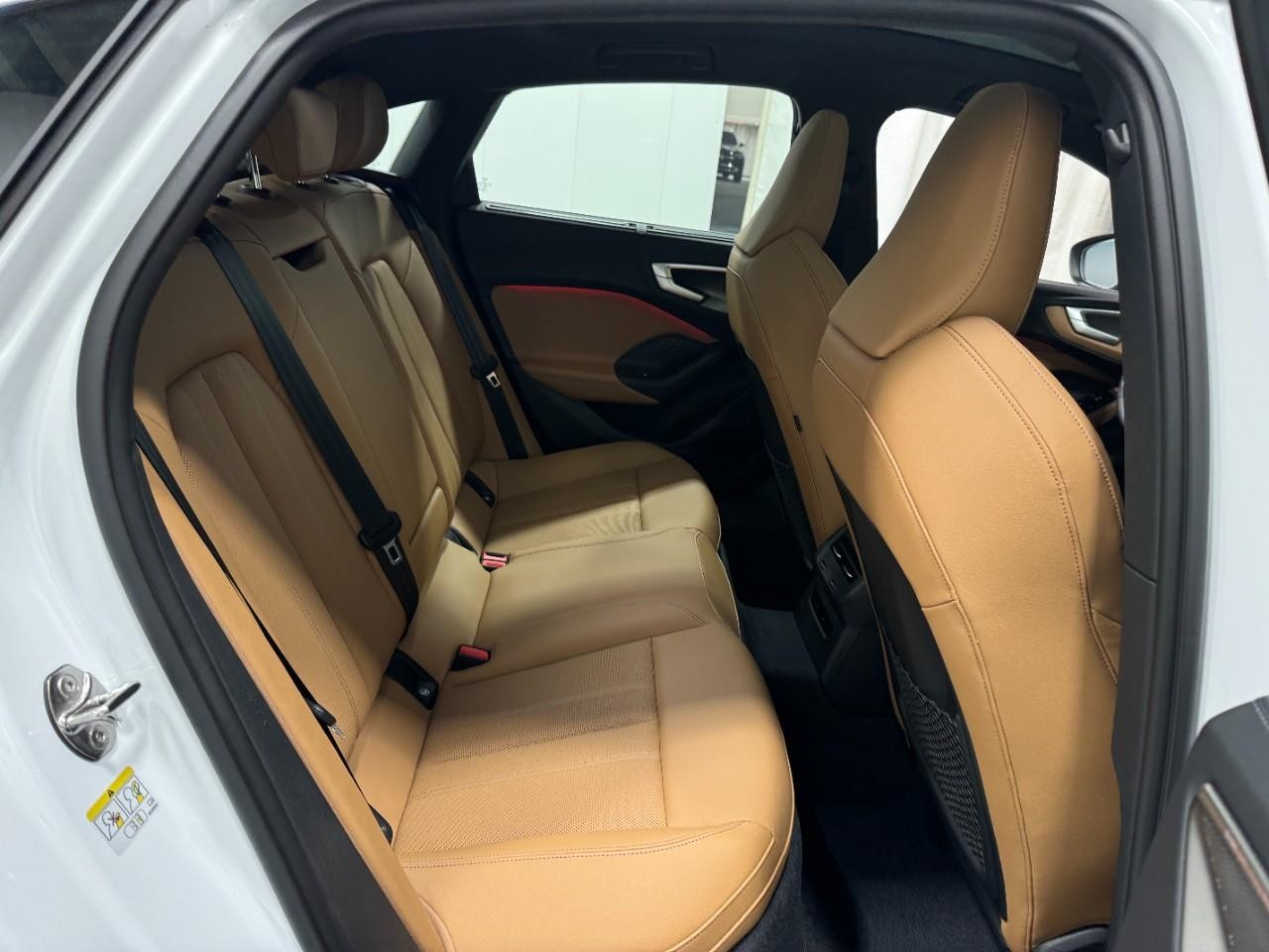 Audi A5 Vehicle Full-screen Gallery Image 10