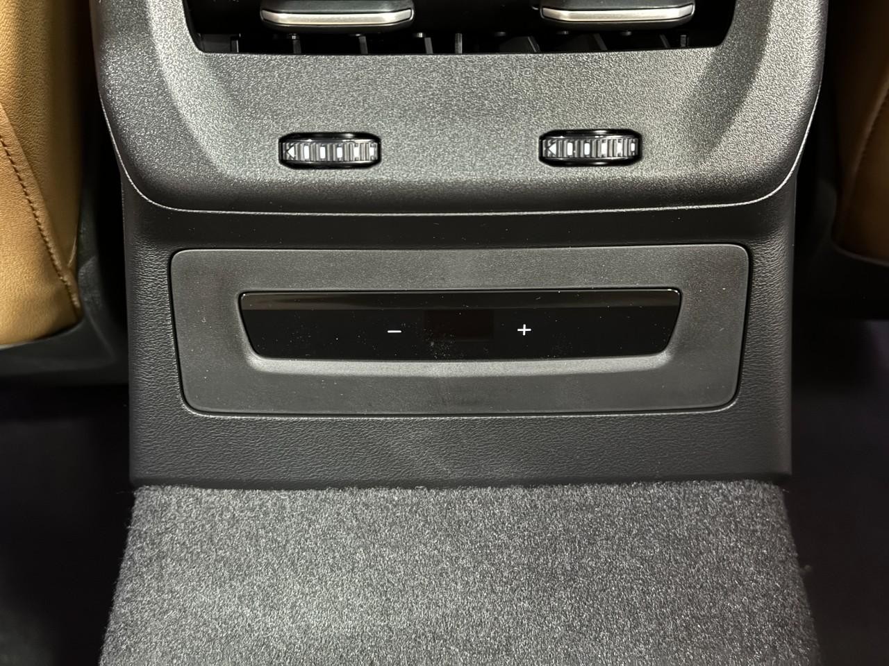 Audi A5 Vehicle Full-screen Gallery Image 11