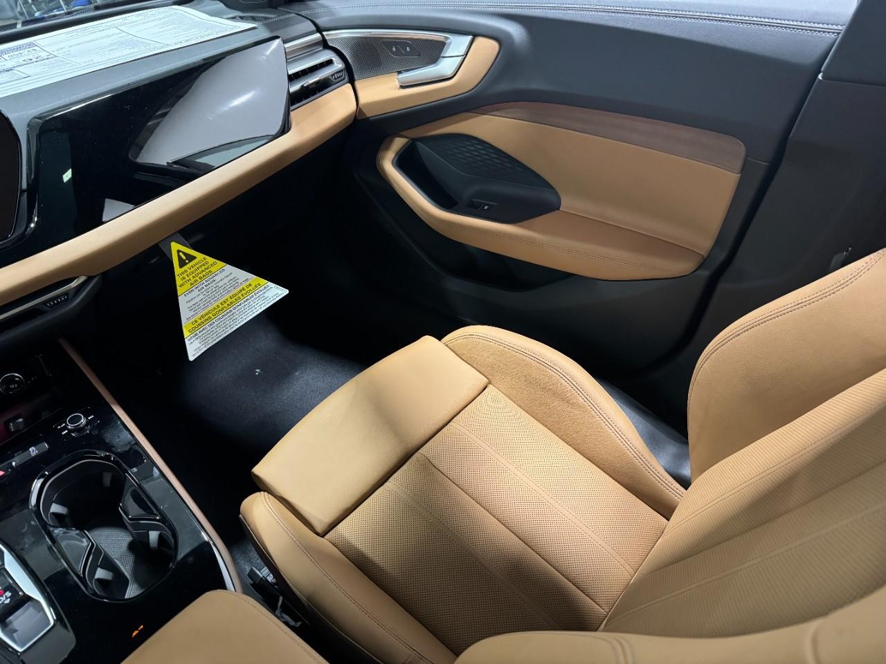 Audi A5 Vehicle Full-screen Gallery Image 17