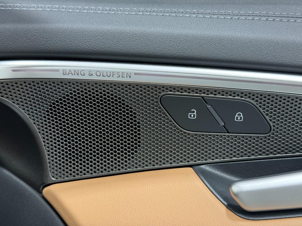 Audi A5 Vehicle Full-screen Gallery Image 21