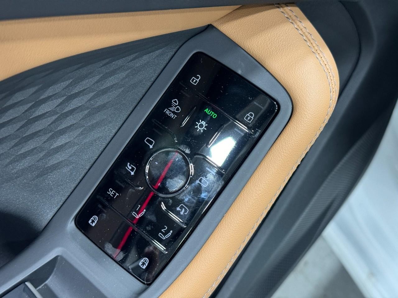 Audi A5 Vehicle Full-screen Gallery Image 24