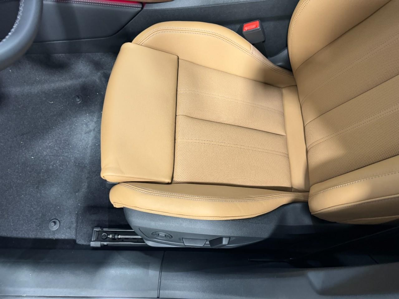 Audi A5 Vehicle Full-screen Gallery Image 27