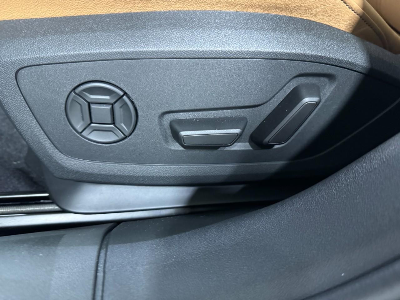 Audi A5 Vehicle Full-screen Gallery Image 28