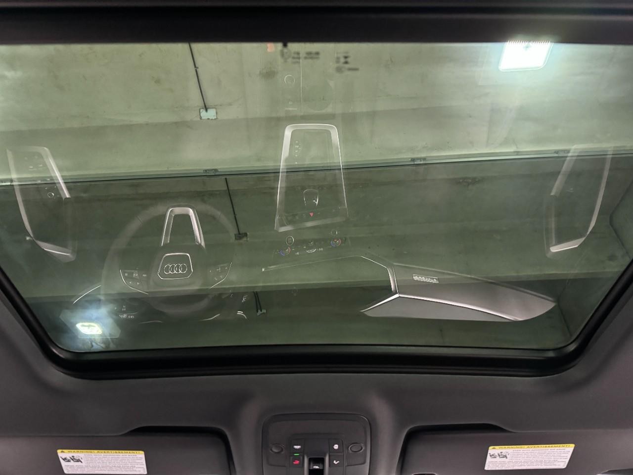 Audi Q3 Vehicle Full-screen Gallery Image 11