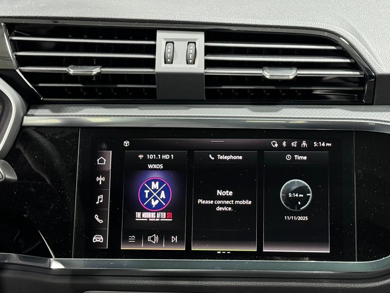 Audi Q3 Vehicle Full-screen Gallery Image 14