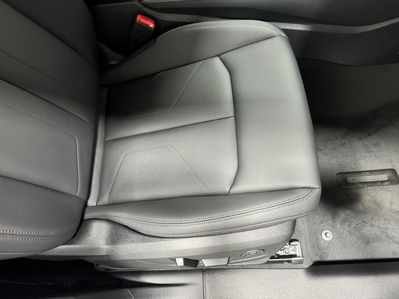 Audi Q3 Vehicle Full-screen Gallery Image 19