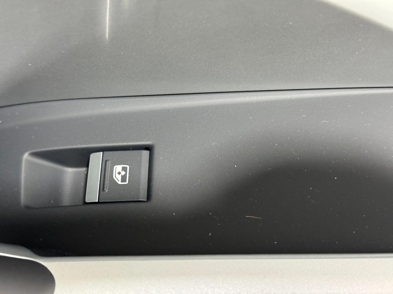 Audi Q3 Vehicle Full-screen Gallery Image 22