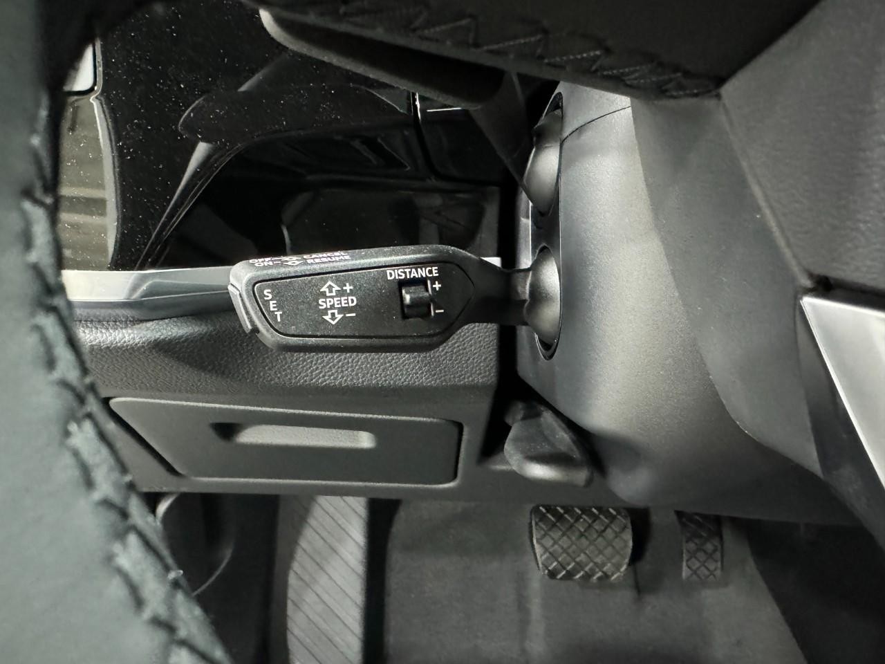 Audi Q3 Vehicle Full-screen Gallery Image 30