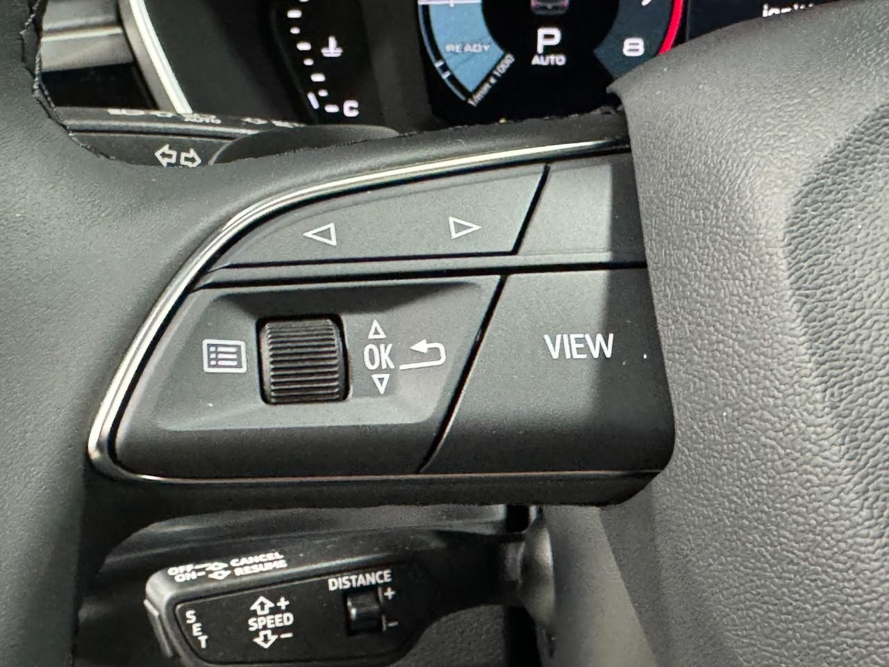 Audi Q3 Vehicle Full-screen Gallery Image 31