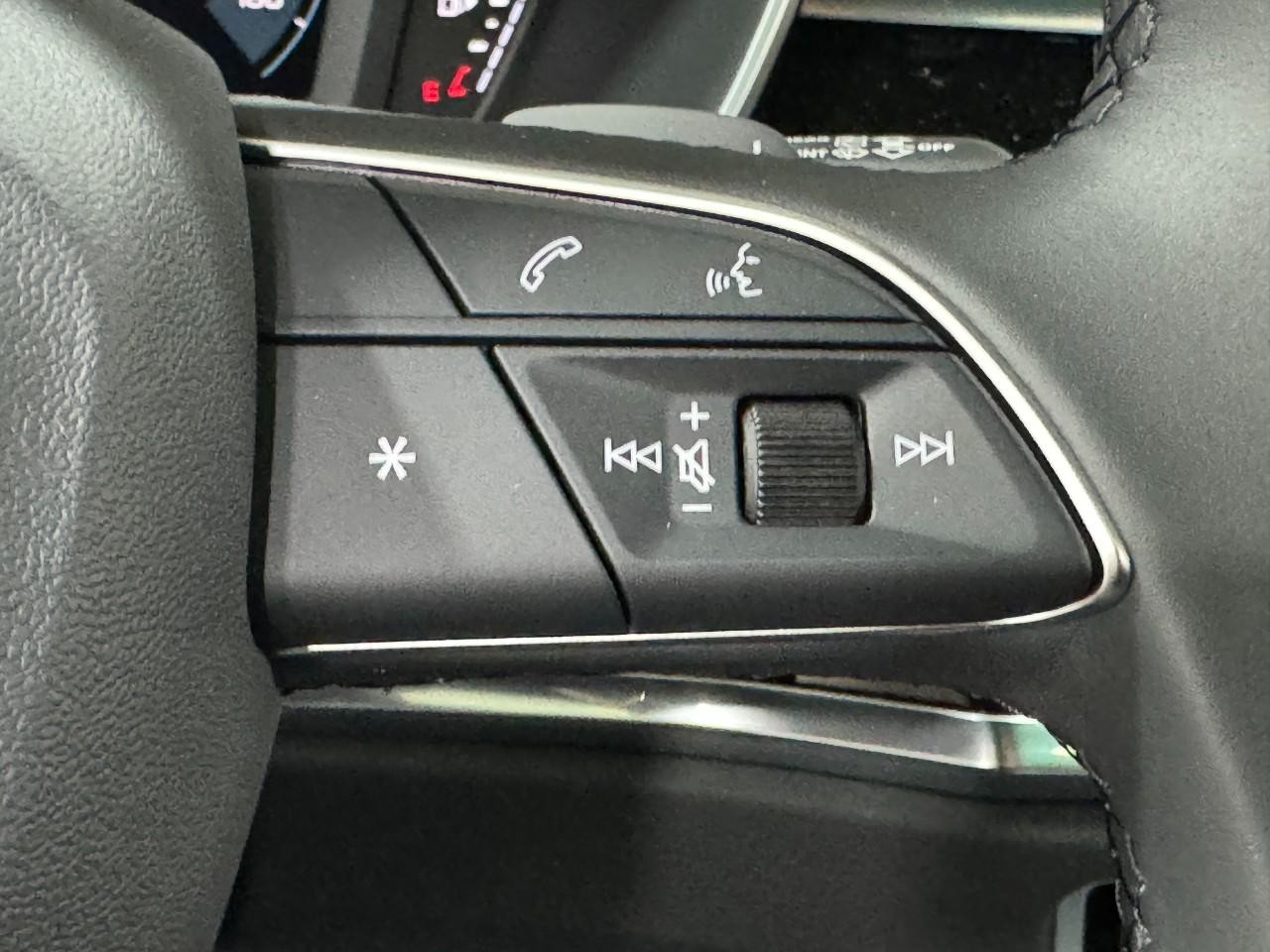 Audi Q3 Vehicle Full-screen Gallery Image 32