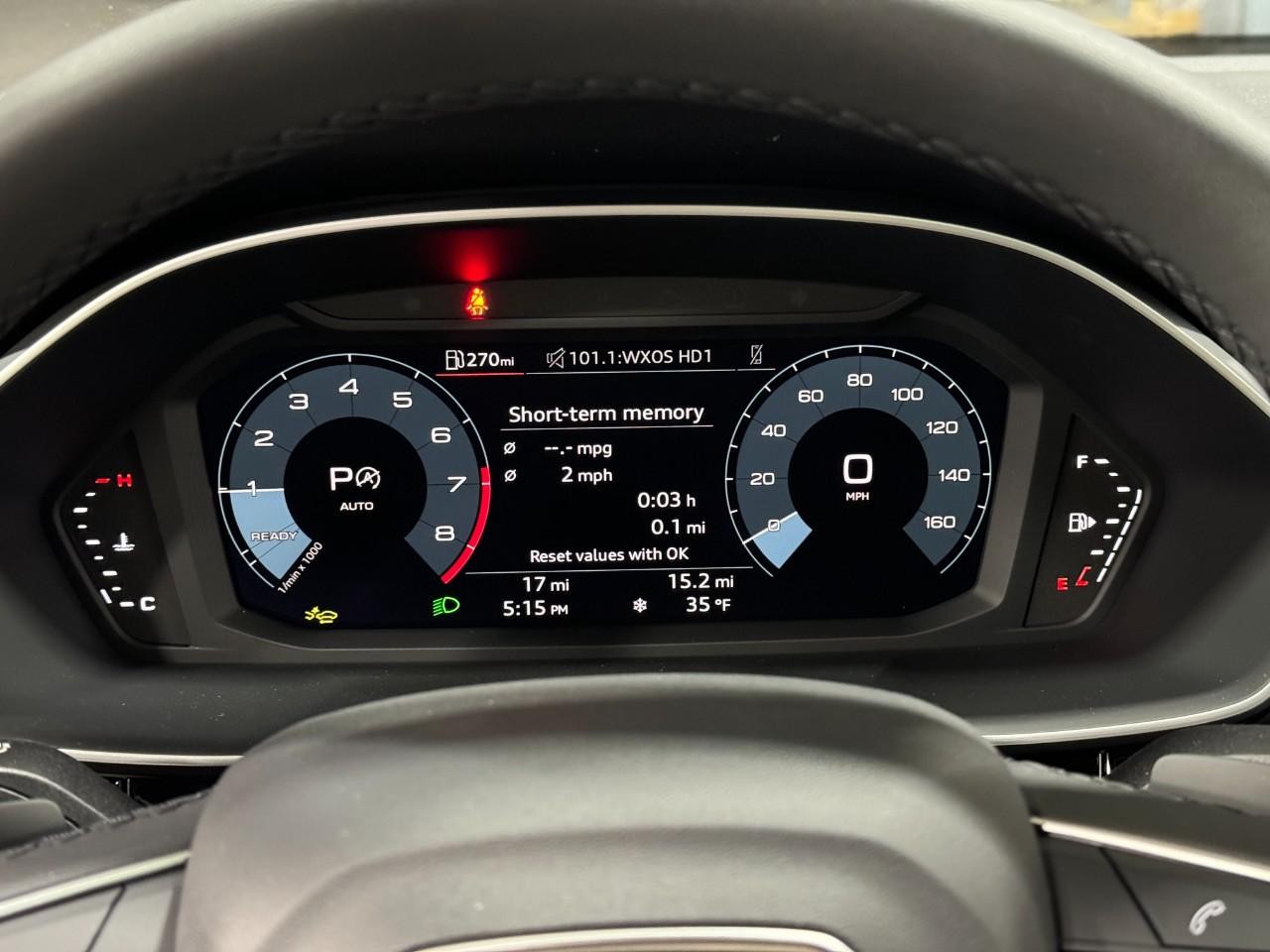 Audi Q3 Vehicle Full-screen Gallery Image 33