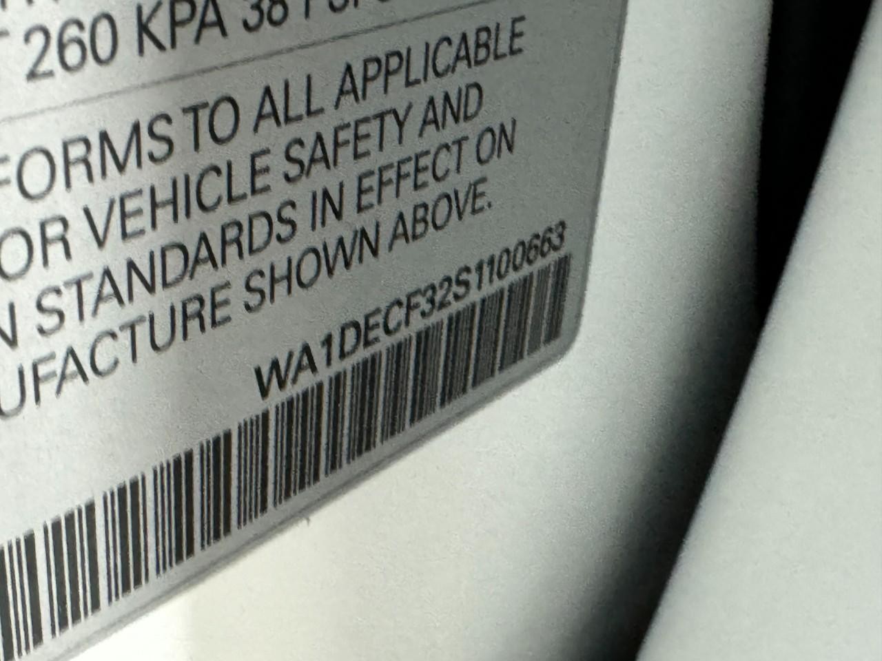 Audi Q3 Vehicle Full-screen Gallery Image 35