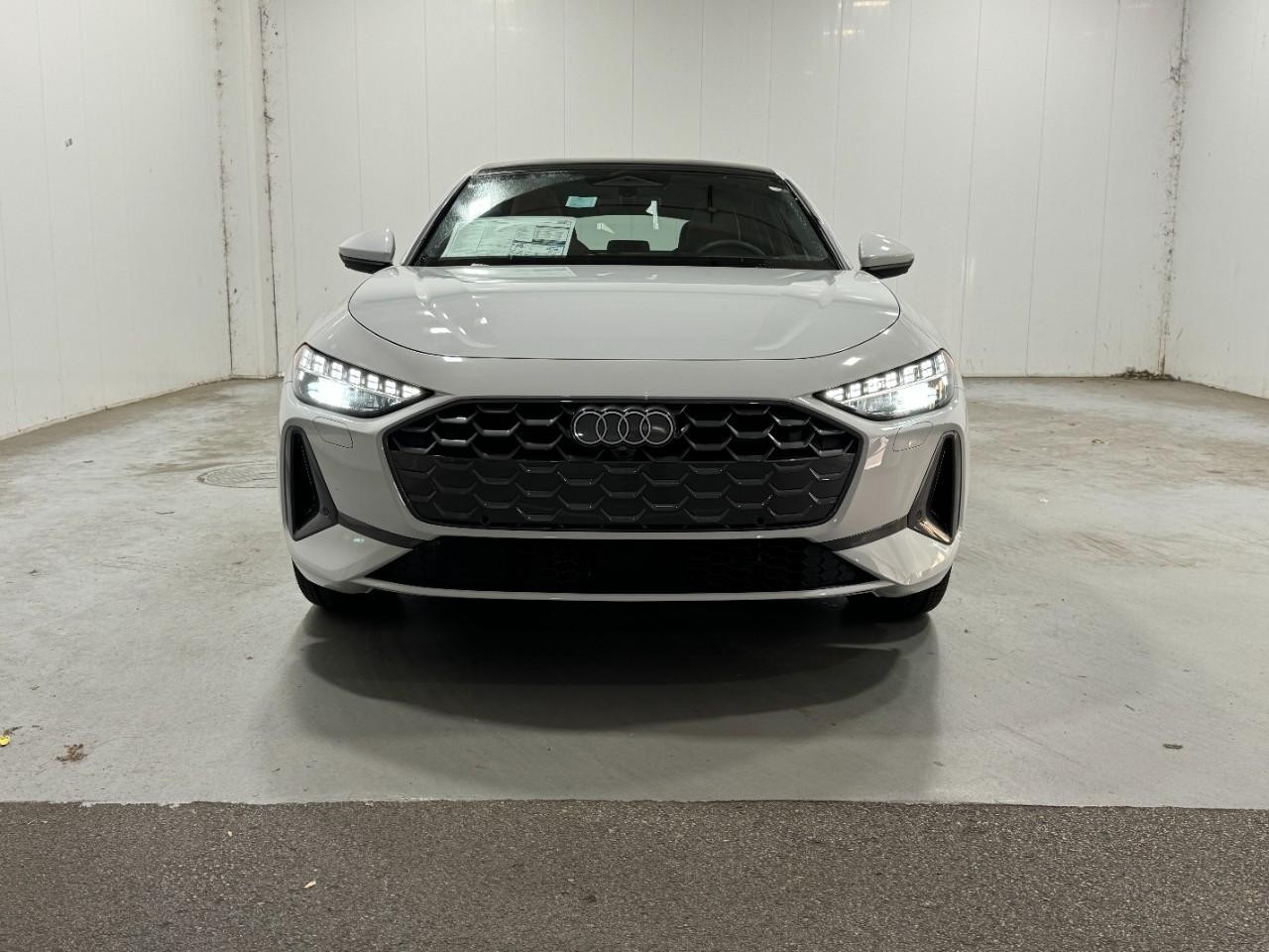 Audi A5 Vehicle Full-screen Gallery Image 7