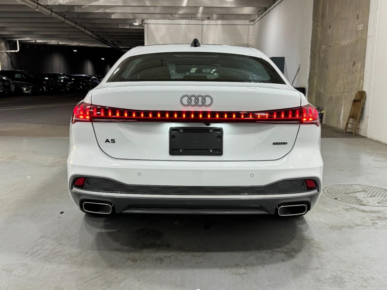 Audi A5 Vehicle Full-screen Gallery Image 9