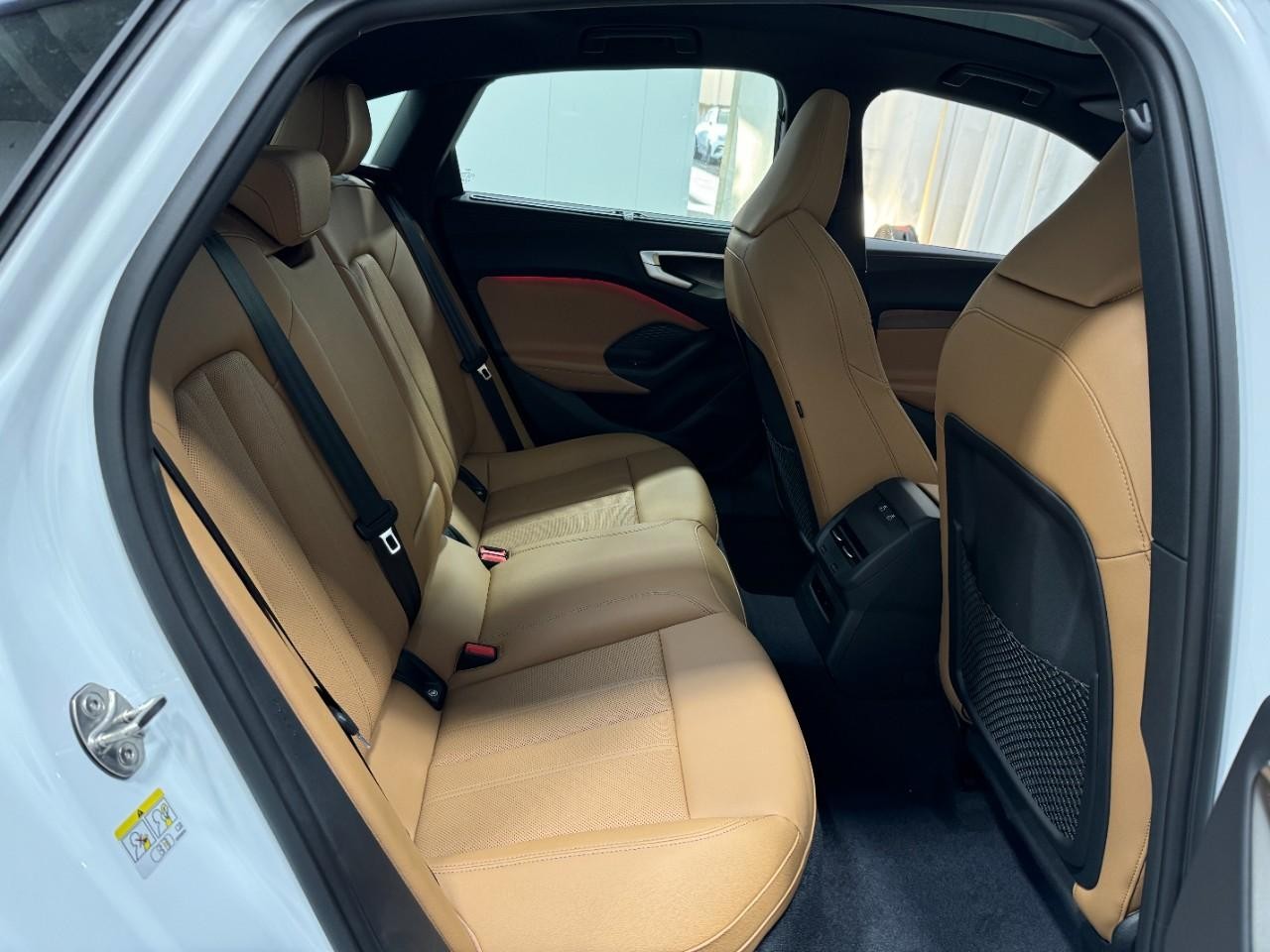 Audi A5 Vehicle Full-screen Gallery Image 10