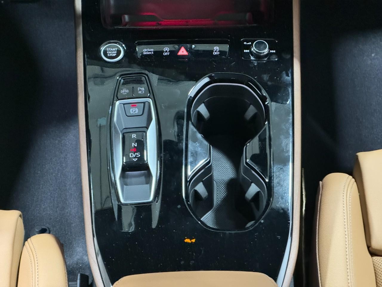 Audi A5 Vehicle Full-screen Gallery Image 16